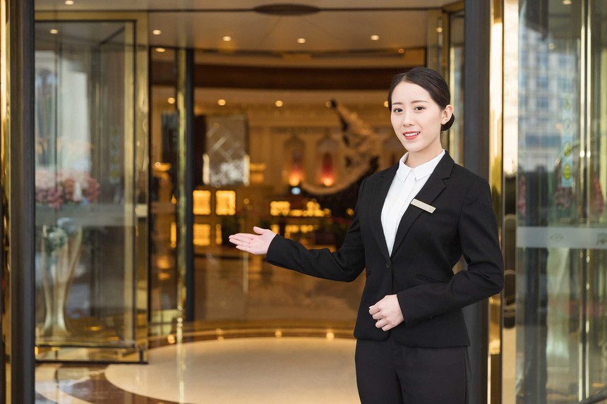 精品国产美女福领在线 迷人的香气让酒店变得高档起来