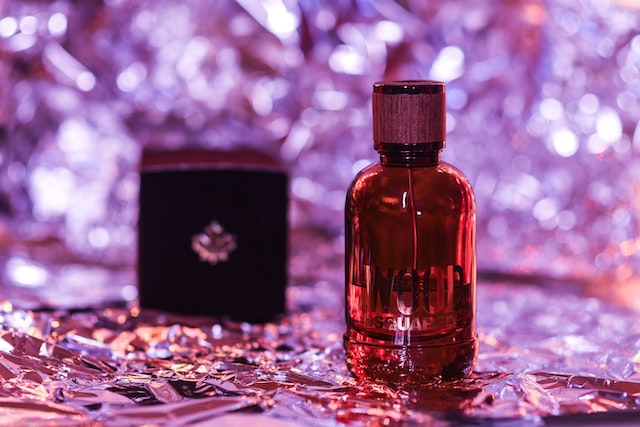 精品国产美女福领在线 香水喷多了怎么办？香水的正确使用方法