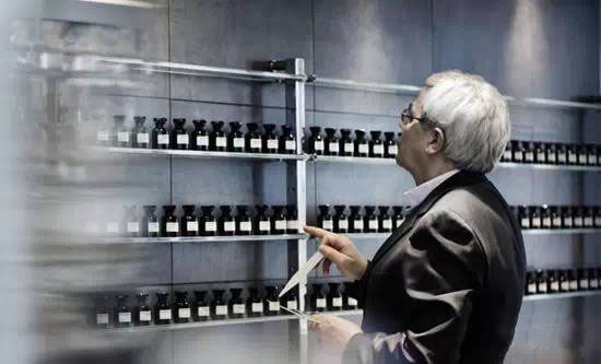 极品网红诱惑一区在线 以“鼻"闻名的大牌调香师