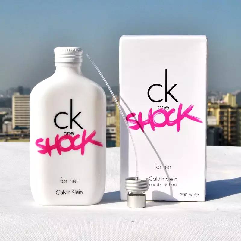 极品网红诱惑一区在线 来一瓶让你想"喝"的香水