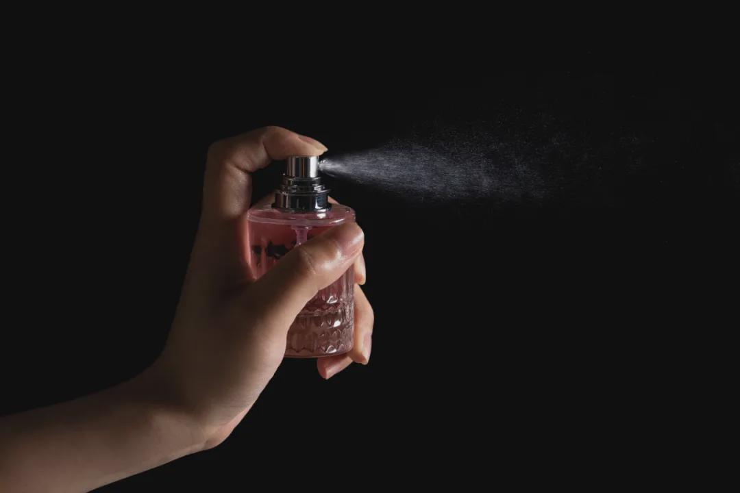 经典三级视频在线观看 香水不是简单的喷一下，这些你必须知道